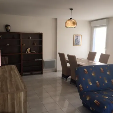 Appartement Confort Avec Parking, Proche Et Commerces - Fr-1-197-509 *