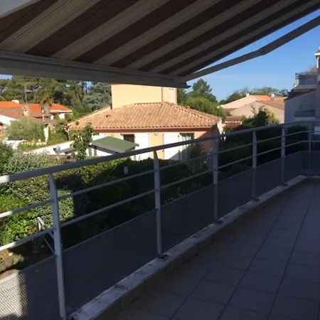 Confort Avec Parking, Proche Et Commerces - Fr-1-197-509
