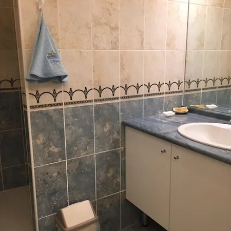 Confort Avec Parking, Proche Et Commerces - Fr-1-197-509 דירה