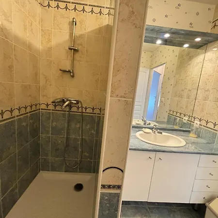 Confort Avec Parking, Proche Et Commerces - Fr-1-197-509 דירה