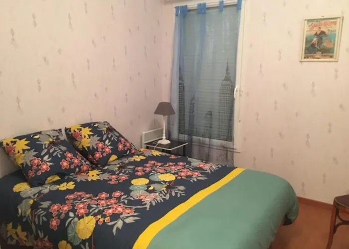 Confort Avec Parking, Proche Et Commerces - Fr-1-197-509 דירה *