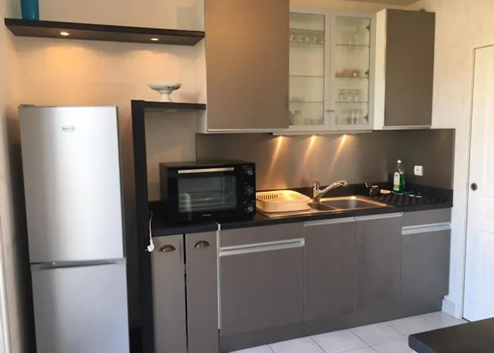 Confort Avec Parking, Proche Et Commerces - Fr-1-197-509