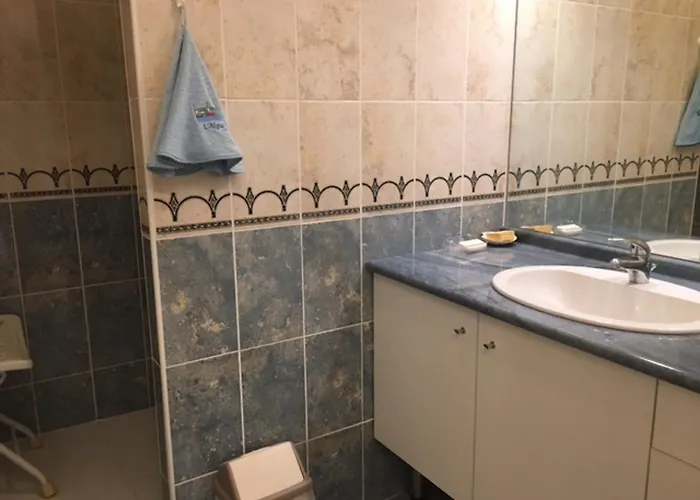 Confort Avec Parking, Proche Et Commerces - Fr-1-197-509 דירה