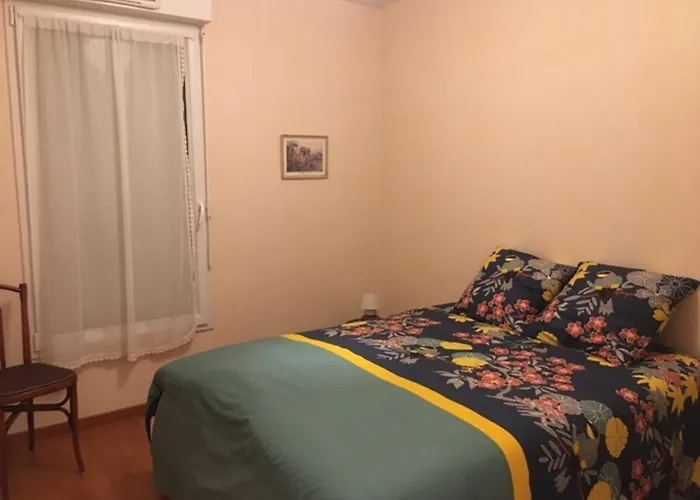 Confort Avec Parking, Proche Et Commerces - Fr-1-197-509 דירה