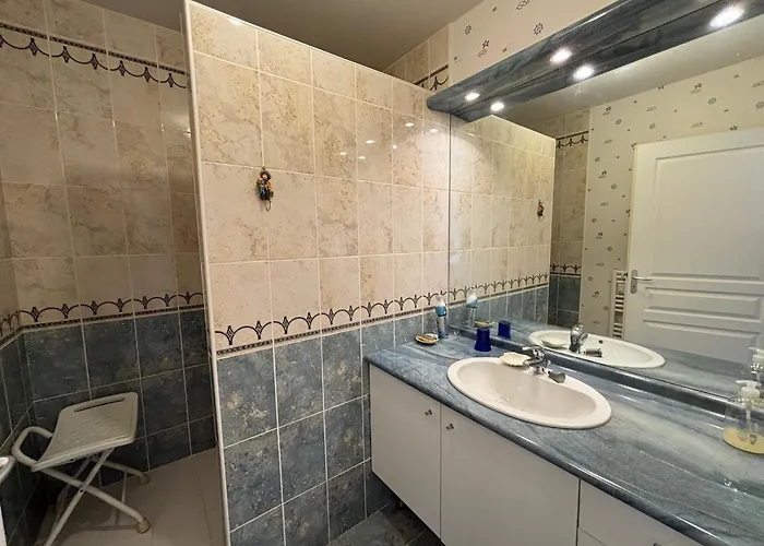 דירה Confort Avec Parking, Proche Et Commerces - Fr-1-197-509